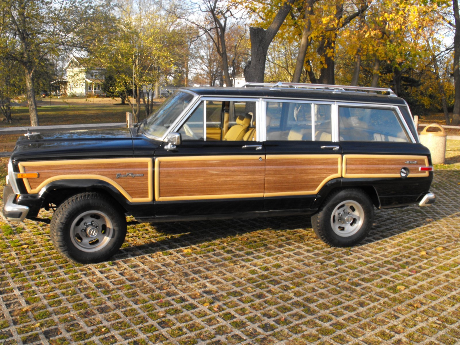 Jeep-Wagoneer-1988-SUV-1