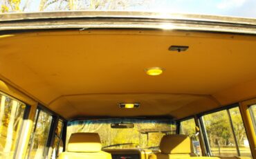 Jeep-Wagoneer-1988-SUV-11