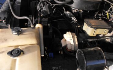 Jeep-Wagoneer-1988-SUV-15