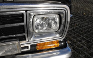 Jeep-Wagoneer-1988-SUV-16