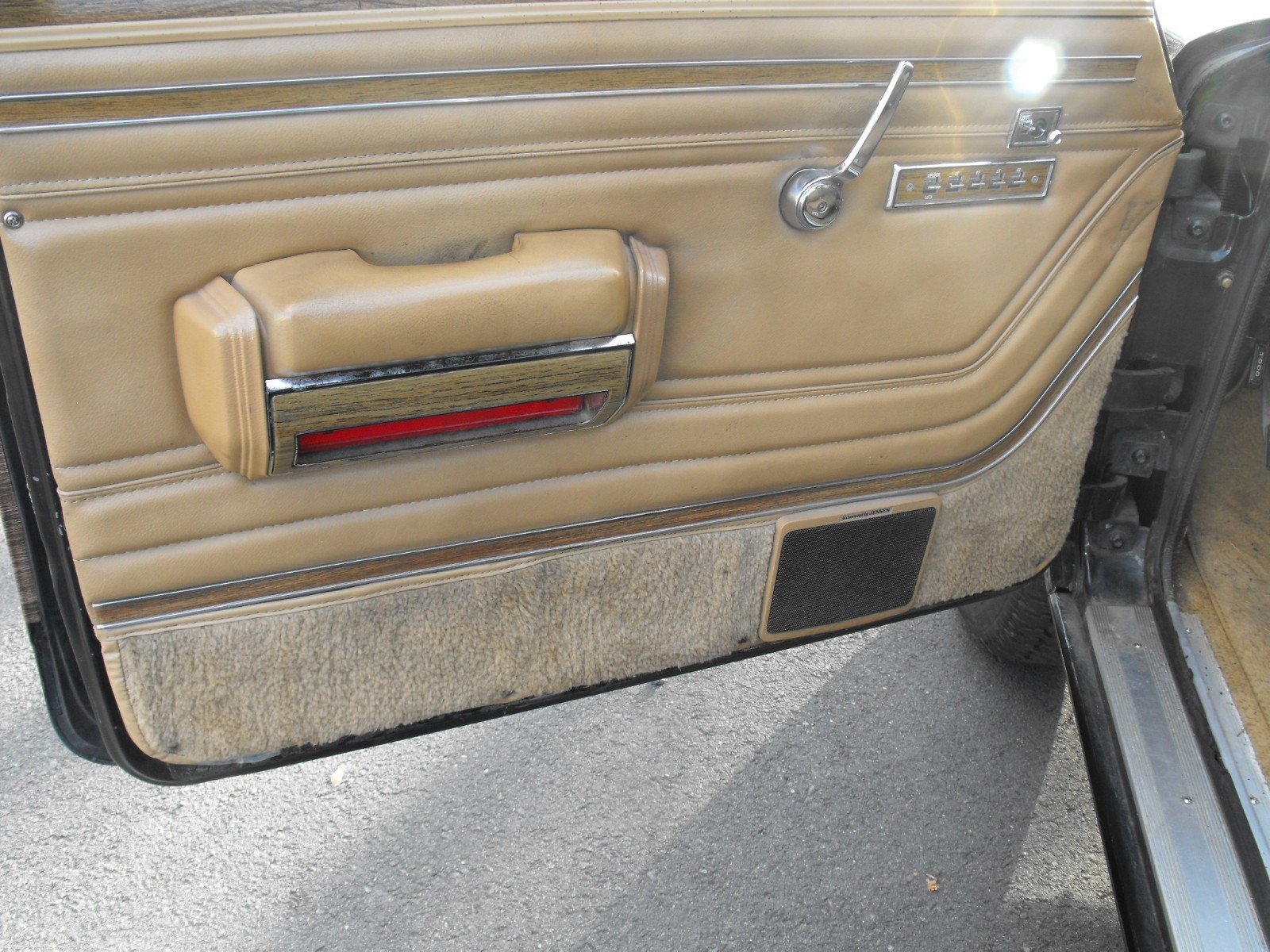 Jeep-Wagoneer-1988-SUV-18