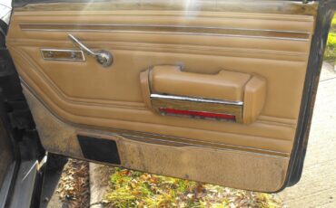 Jeep-Wagoneer-1988-SUV-21