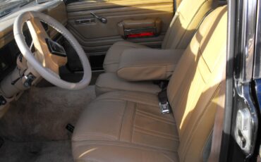 Jeep-Wagoneer-1988-SUV-5