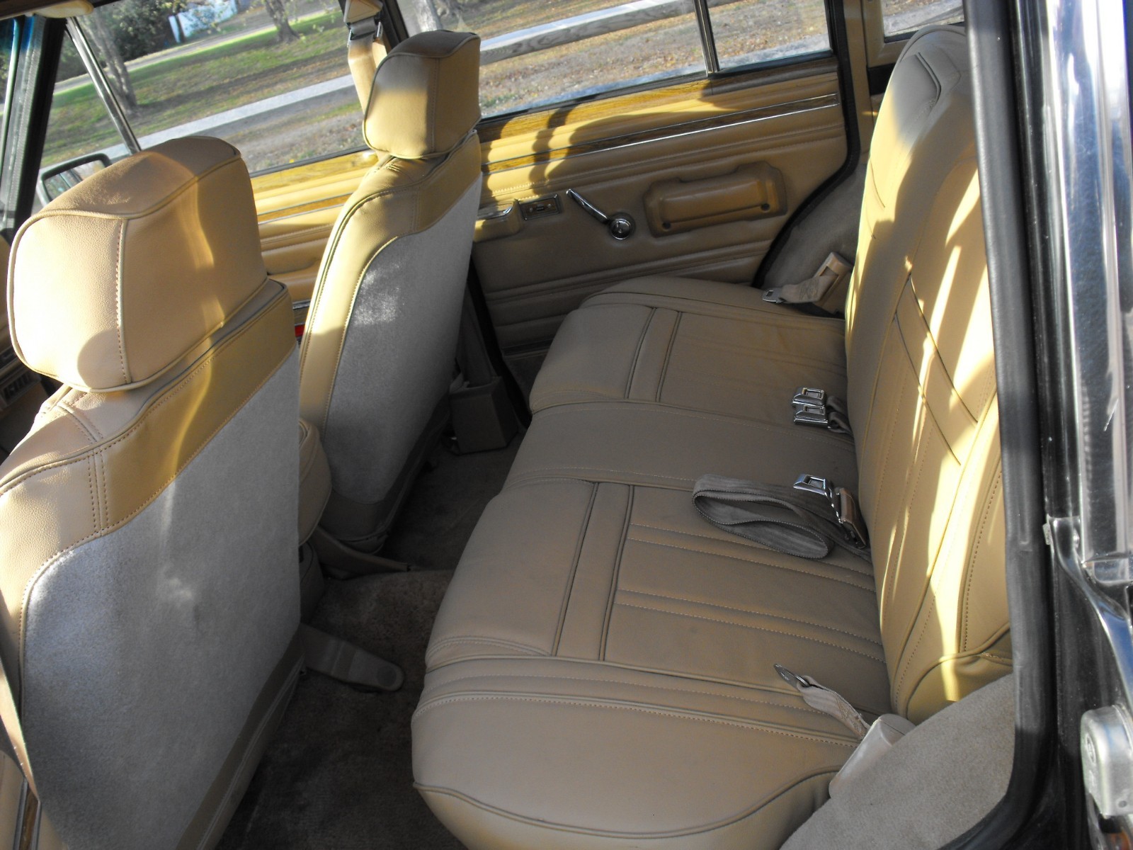 Jeep-Wagoneer-1988-SUV-7