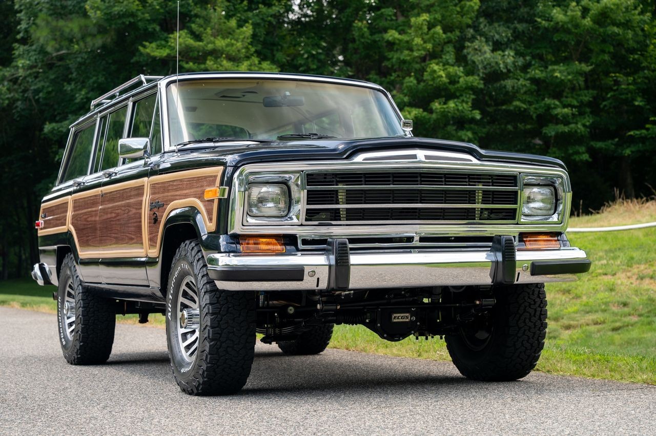 Jeep-Wagoneer-1991-SUV-1