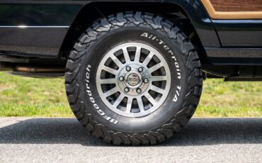 Jeep-Wagoneer-1991-SUV-11