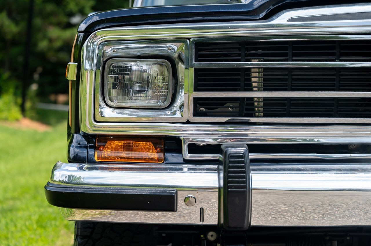 Jeep-Wagoneer-1991-SUV-13