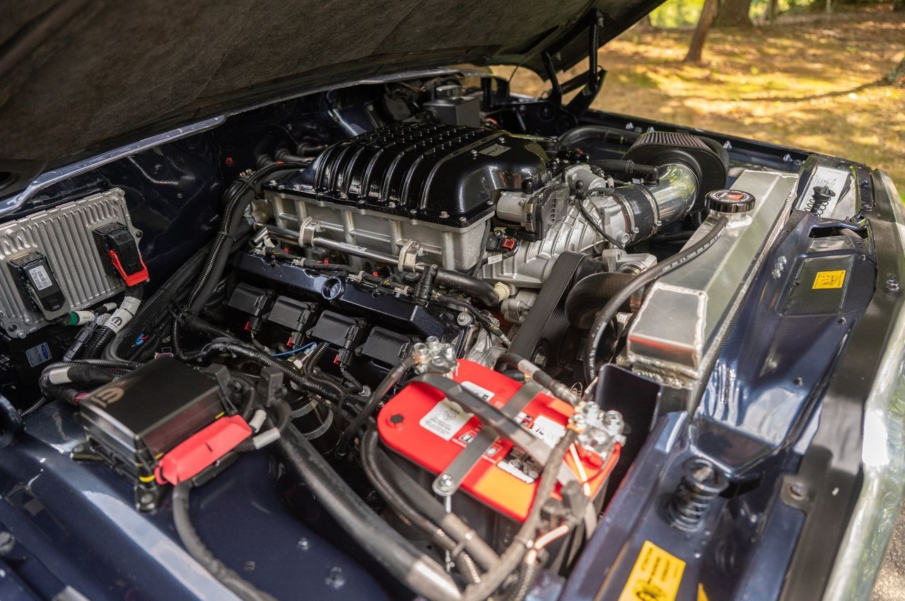 Jeep-Wagoneer-1991-SUV-14