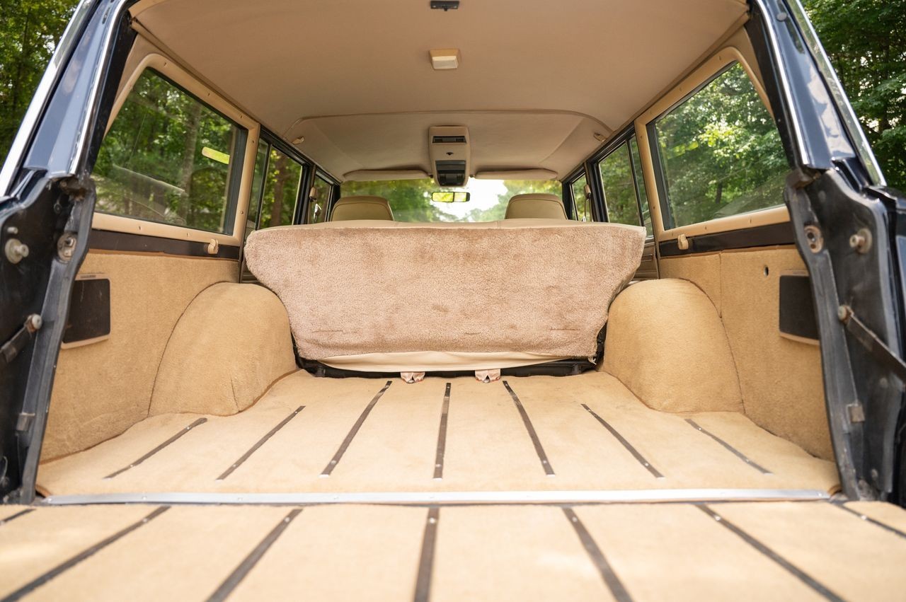 Jeep-Wagoneer-1991-SUV-15