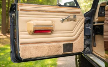 Jeep-Wagoneer-1991-SUV-16