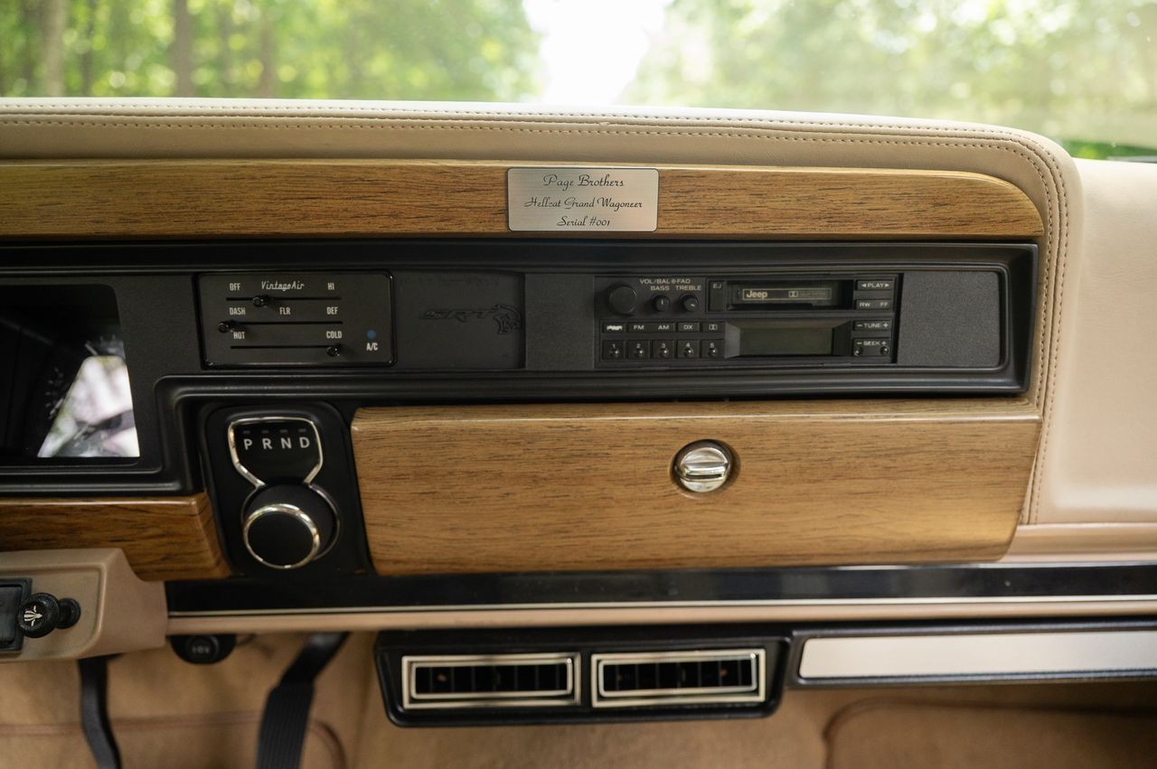 Jeep-Wagoneer-1991-SUV-18