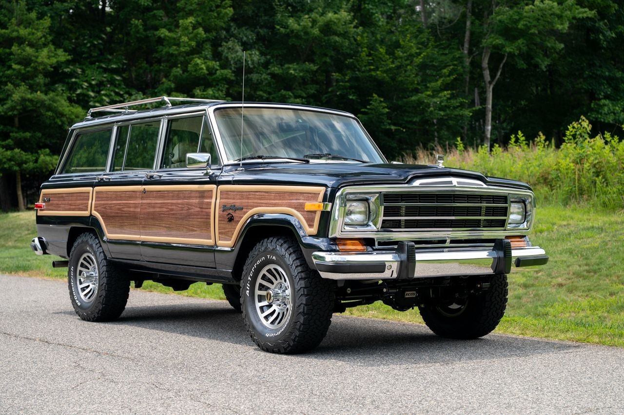 Jeep-Wagoneer-1991-SUV-2