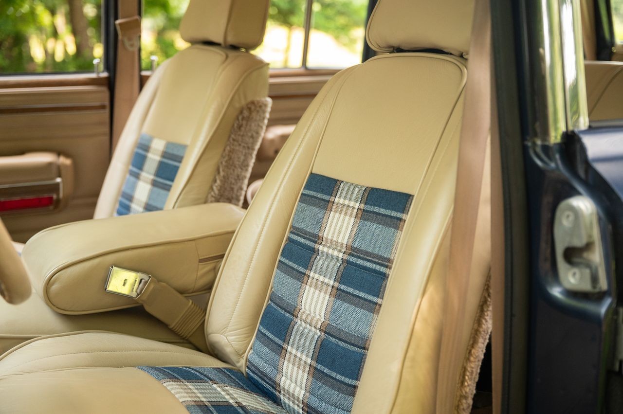 Jeep-Wagoneer-1991-SUV-21