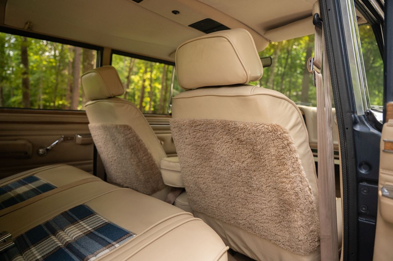 Jeep-Wagoneer-1991-SUV-22