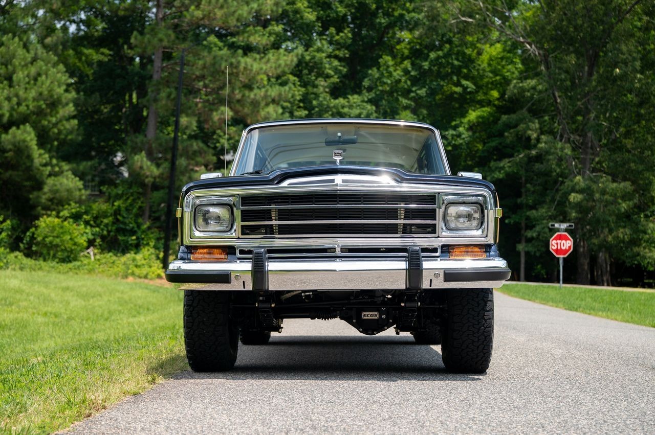 Jeep-Wagoneer-1991-SUV-24