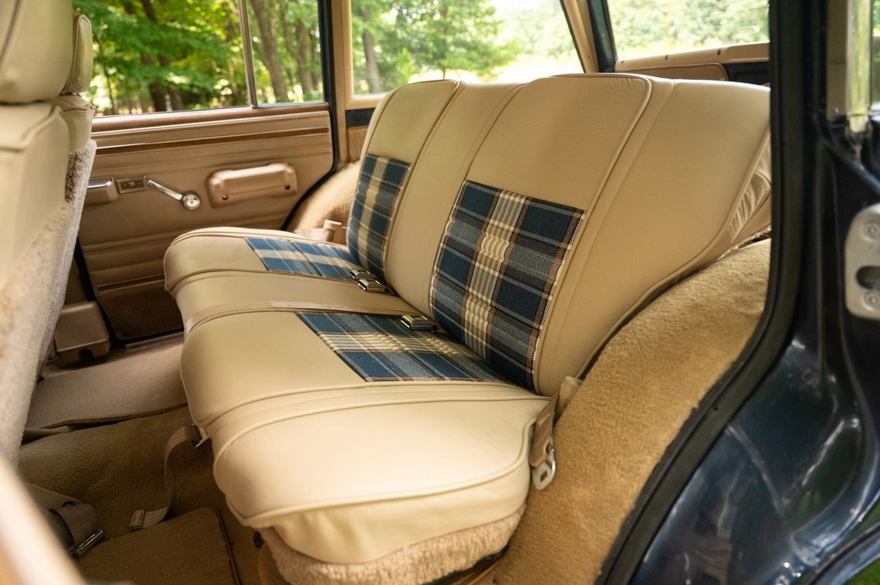 Jeep-Wagoneer-1991-SUV-6