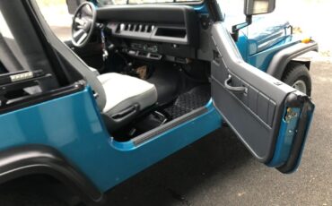 Jeep-Wrangler-1993-SUV-24