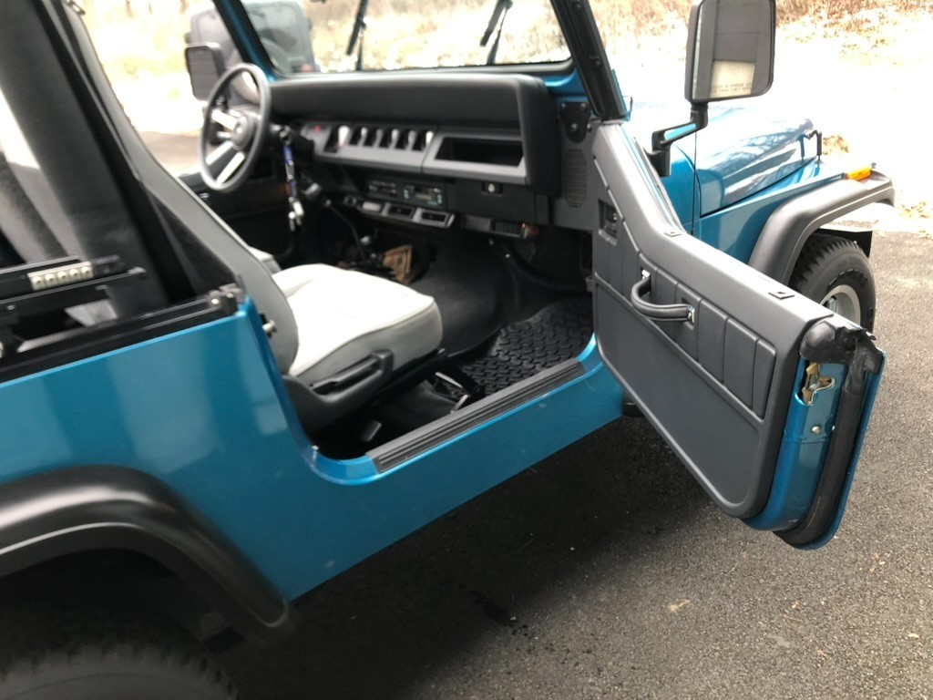 Jeep-Wrangler-1993-SUV-24