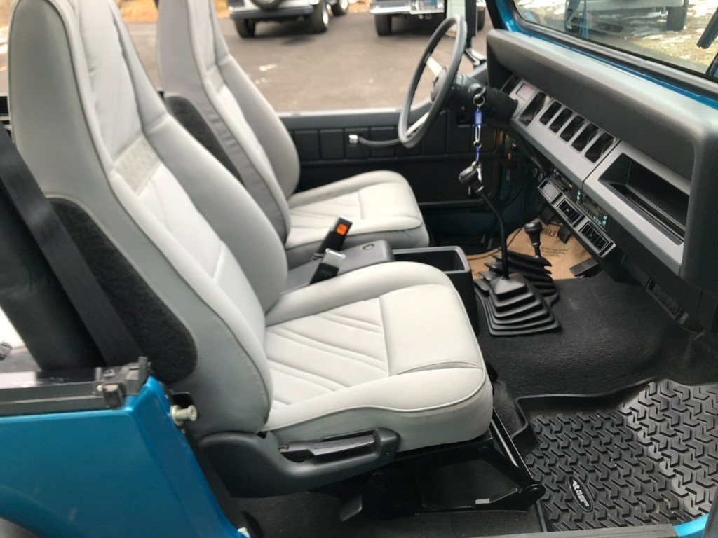 Jeep-Wrangler-1993-SUV-25