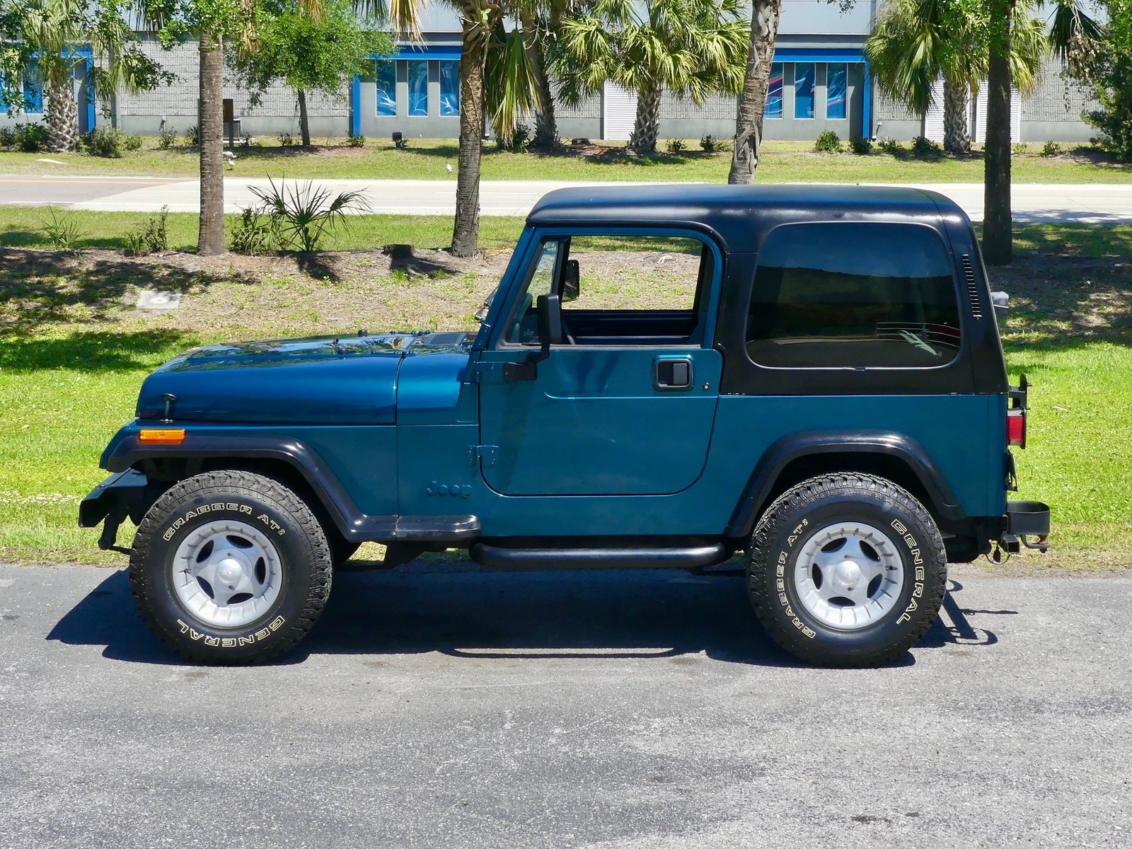 Jeep-Wrangler-1995-SUV-11