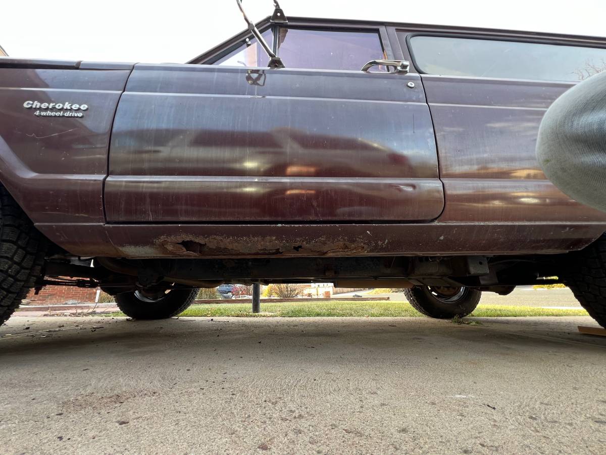 Jeep-cherokee-1976-brown-3