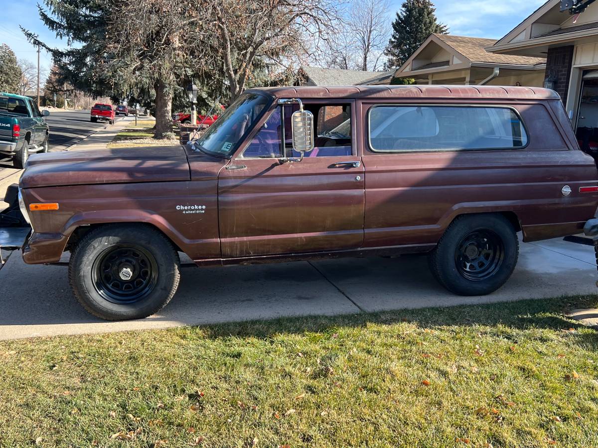 Jeep-cherokee-1976-brown-5
