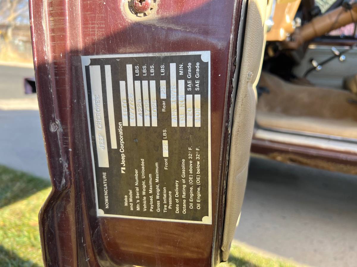 Jeep-cherokee-1976-brown-8