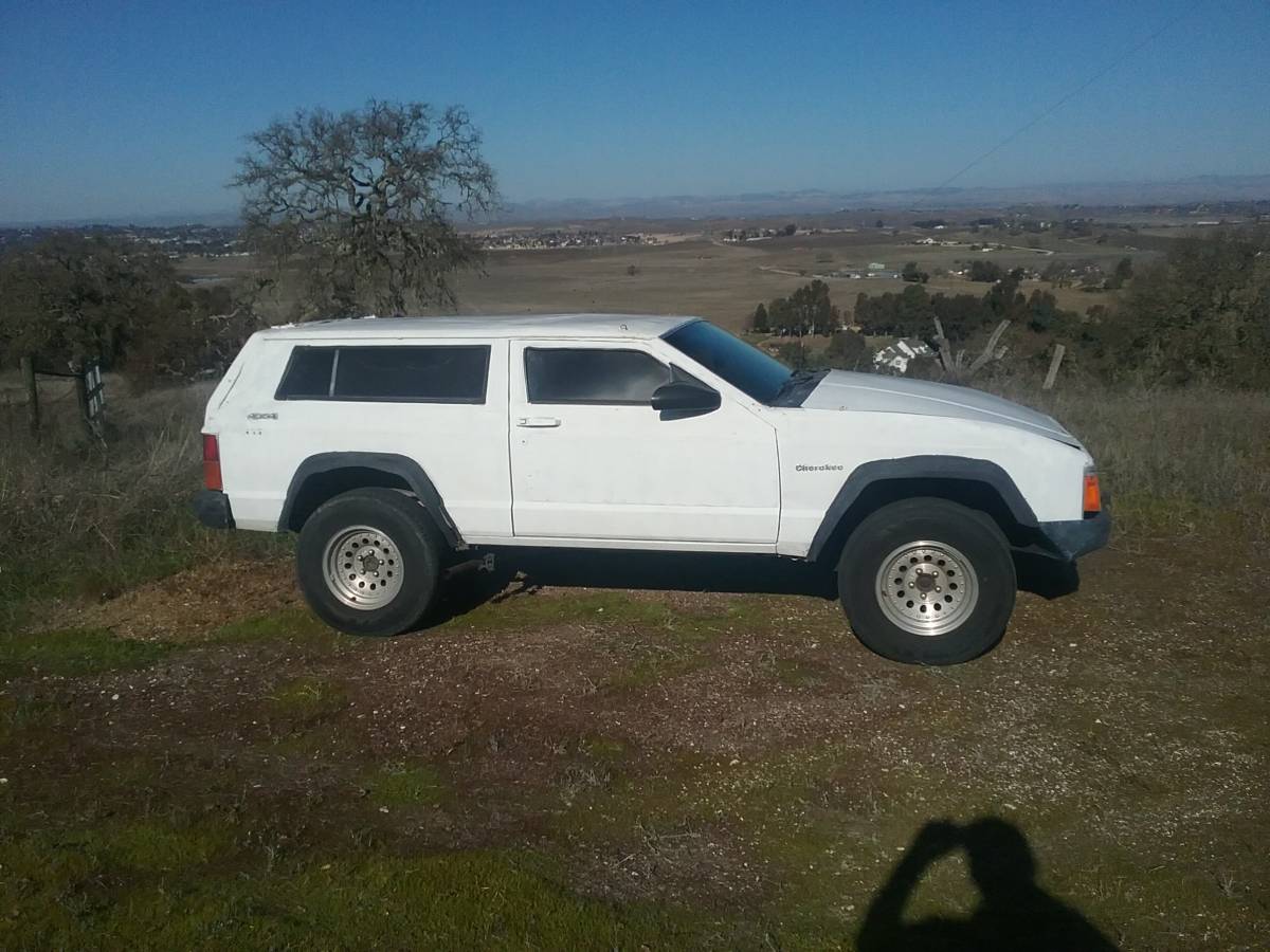 Jeep-cherokee-1987-white-2