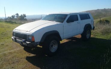 Jeep-cherokee-1987-white-3