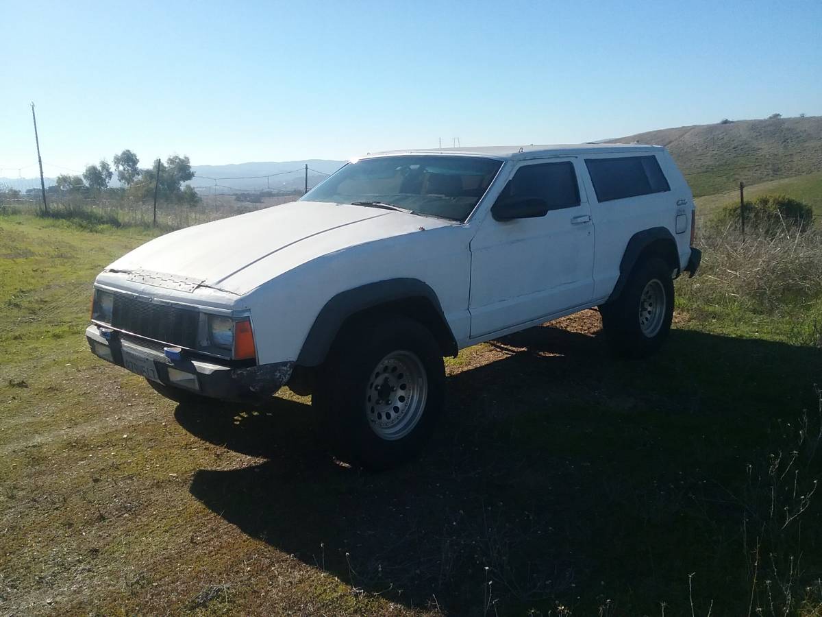 Jeep-cherokee-1987-white-3