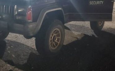 Jeep-cherokee-1988-custom-3