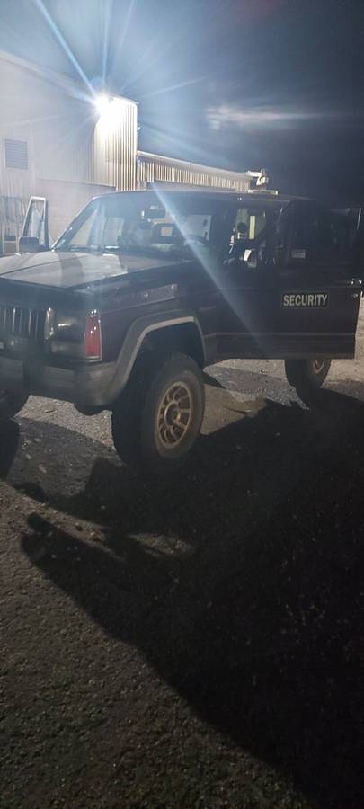 Jeep-cherokee-1988-custom-3