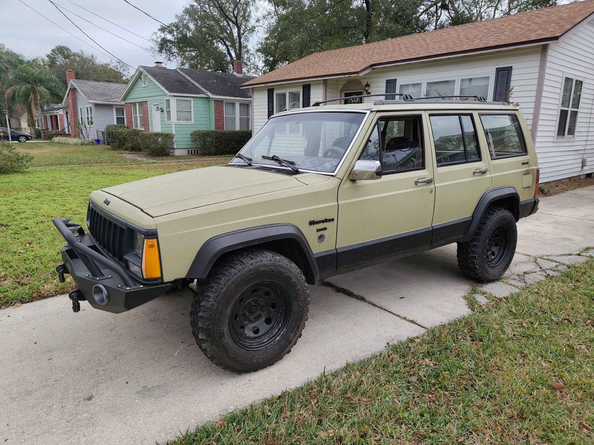 Jeep-cherokee-laredo-1992-custom-1