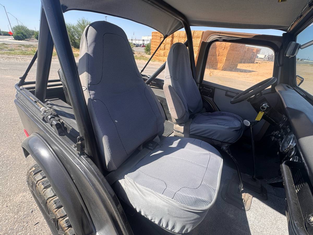 Jeep-cj5-1980-black-12