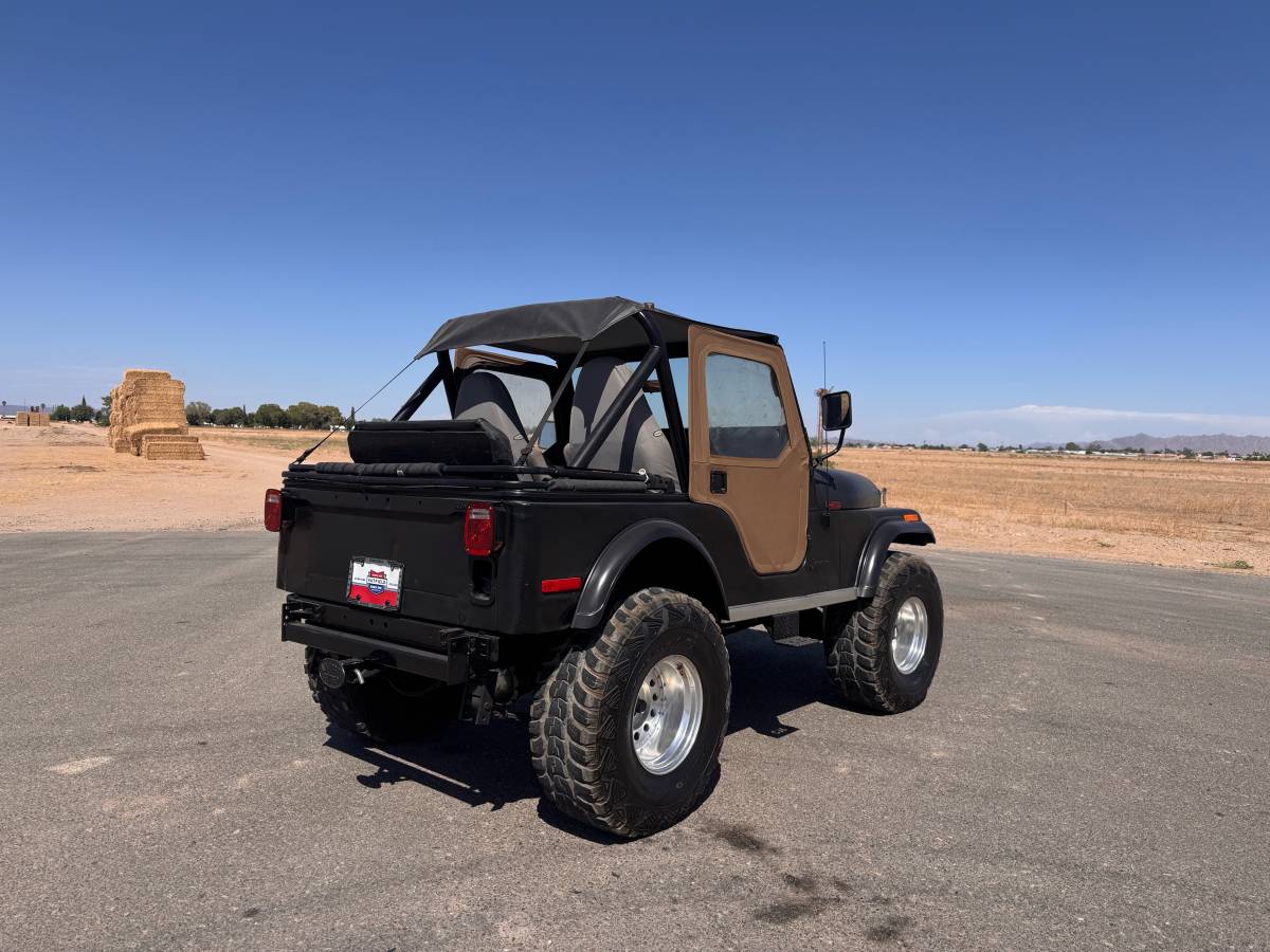 Jeep-cj5-1980-black-4