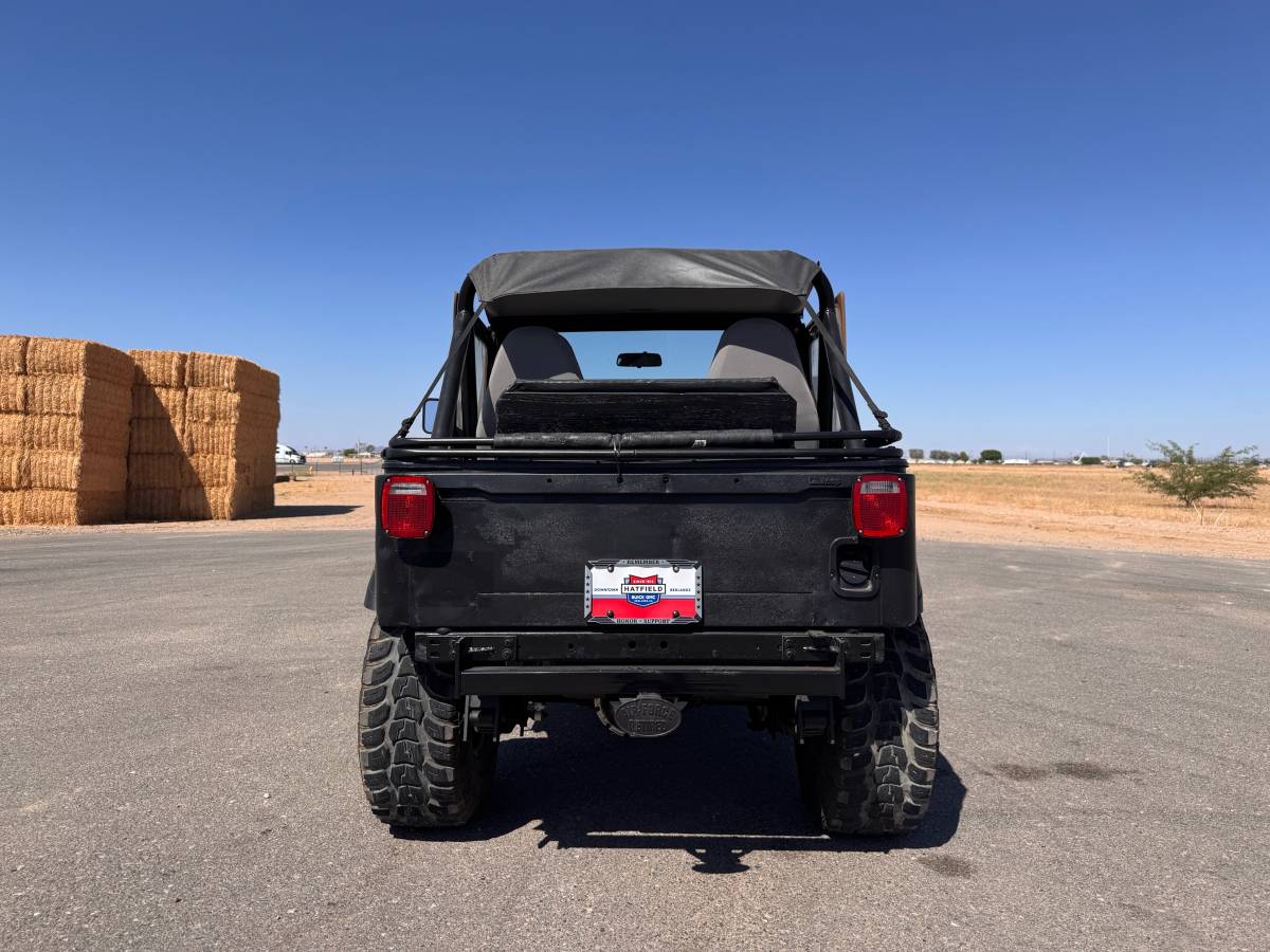 Jeep-cj5-1980-black-5