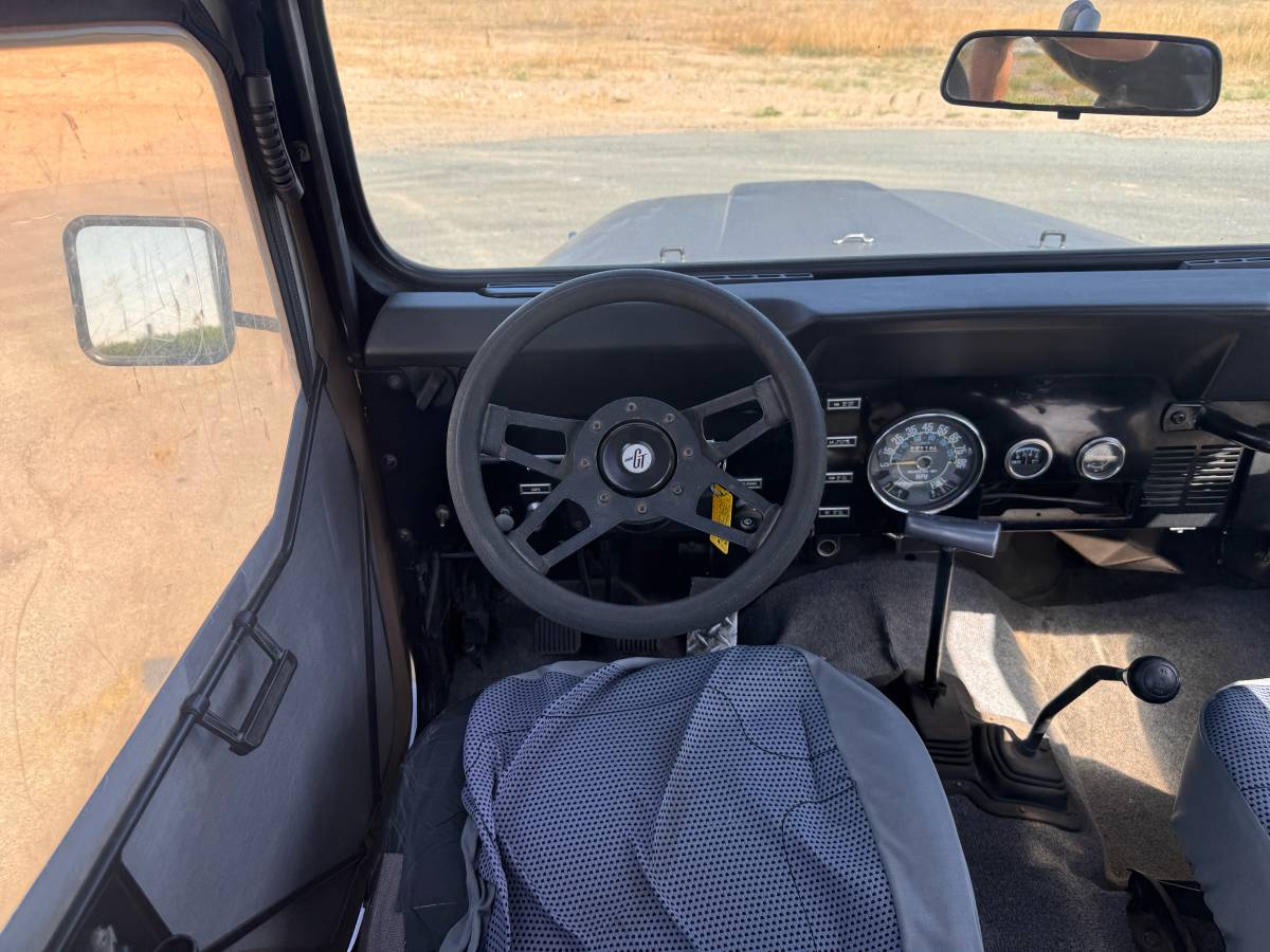 Jeep-cj5-1980-black-9