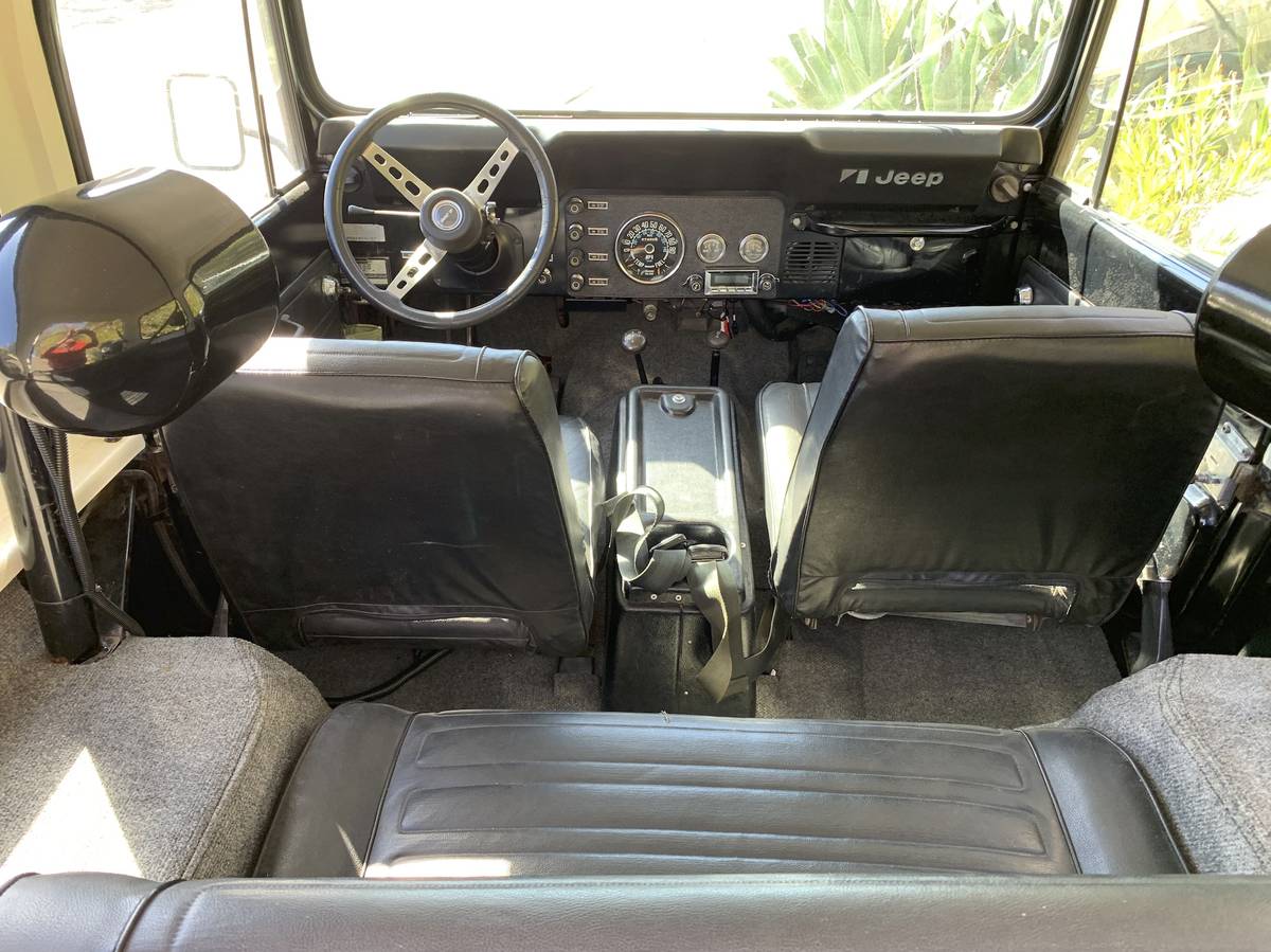 Jeep-cj7-1977-black-11