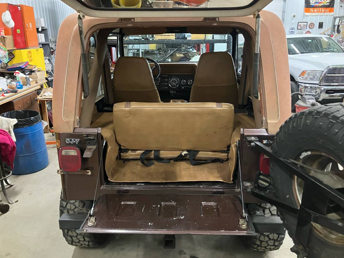 Jeep-cj7-1986-brown-13