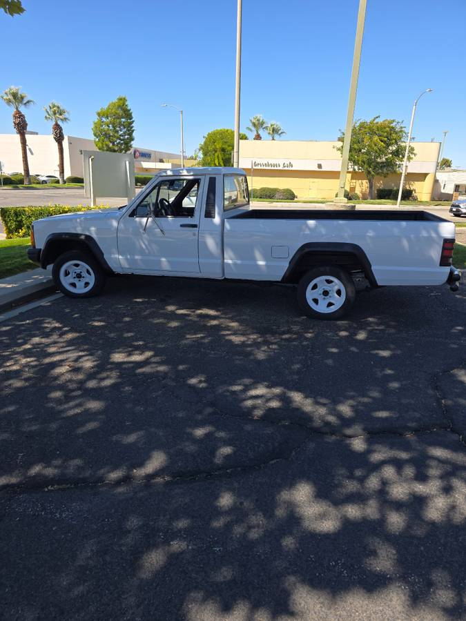 Jeep-comanche-1988-white-1