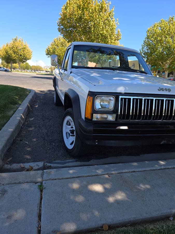 Jeep-comanche-1988-white-2