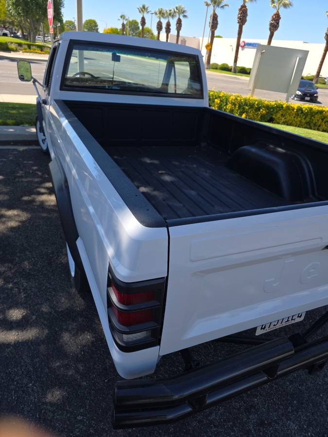 Jeep-comanche-1988-white-3