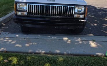 Jeep-comanche-1988-white