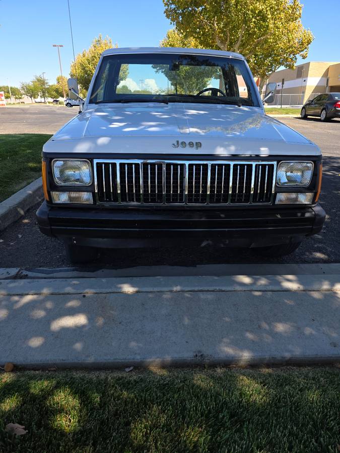 Jeep-comanche-1988-white-5