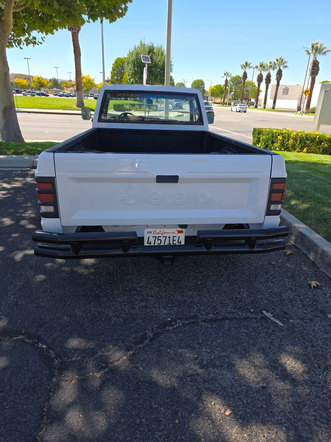 Jeep-comanche-1988-white-9