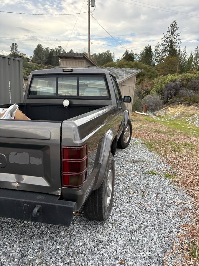 Jeep-comanche-1989-grey