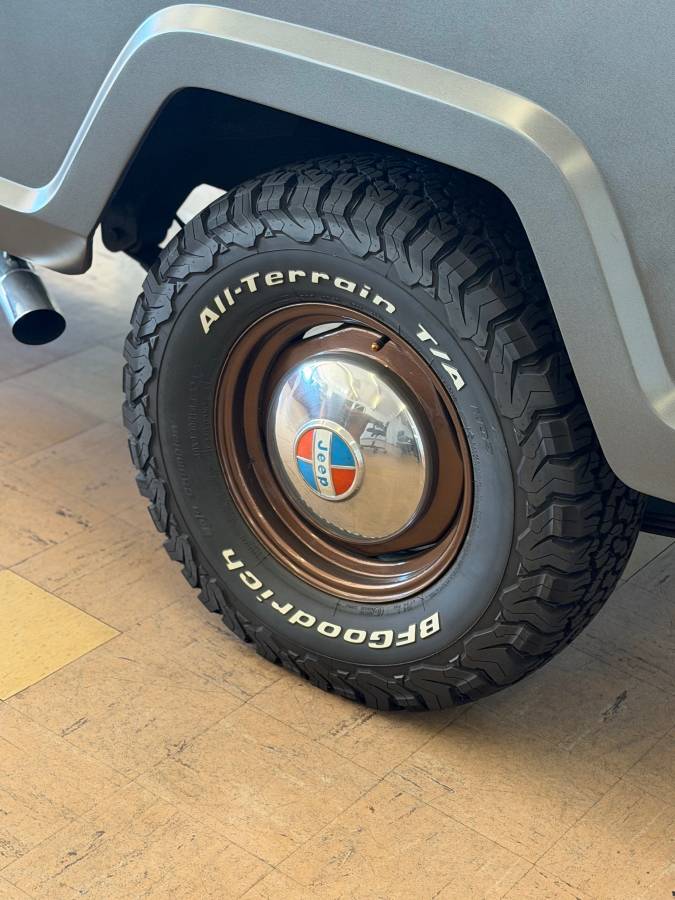 Jeep-commando-1972-grey-11