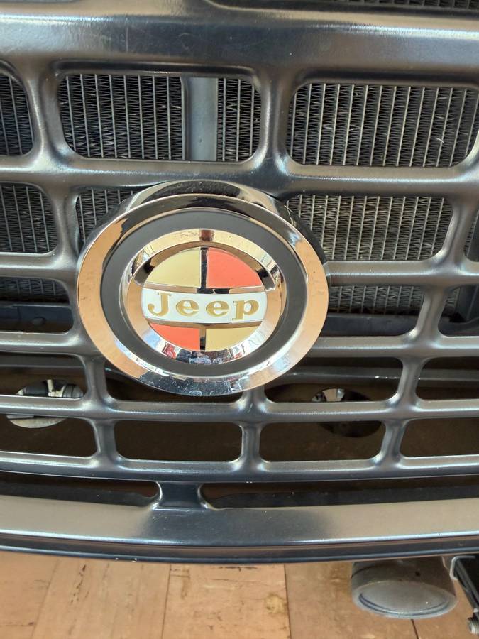 Jeep-commando-1972-grey-2