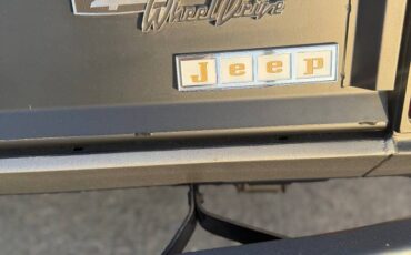 Jeep-commando-1972-grey-8