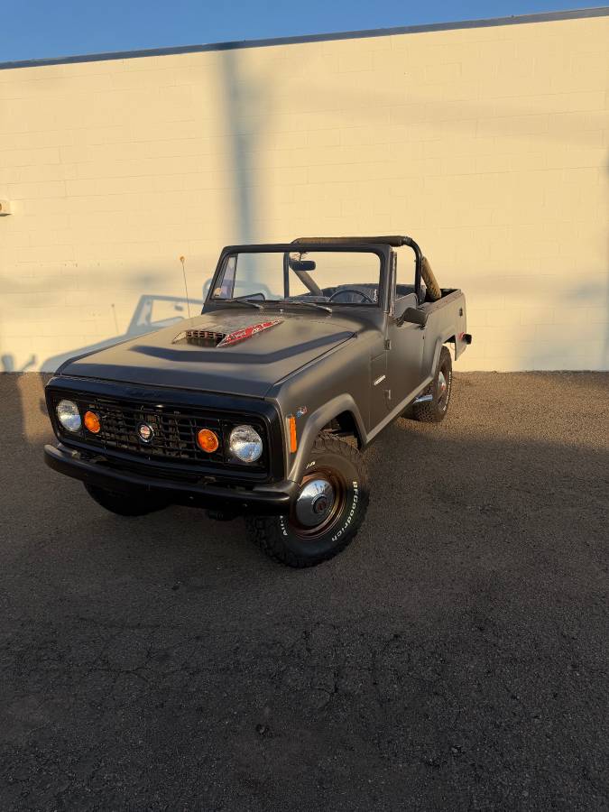 Jeep-commando-1972-grey